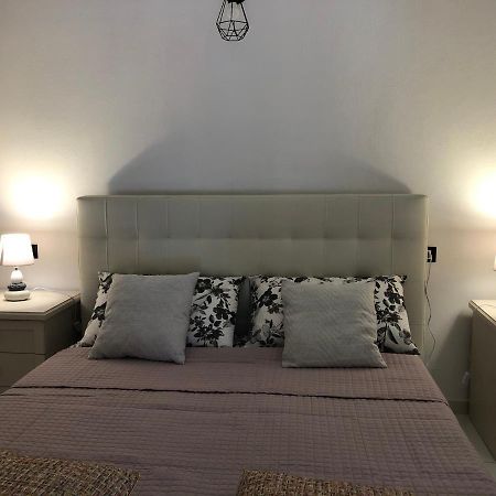 Apartamento Elegante monolocale al centro del paese Teulada Exterior foto